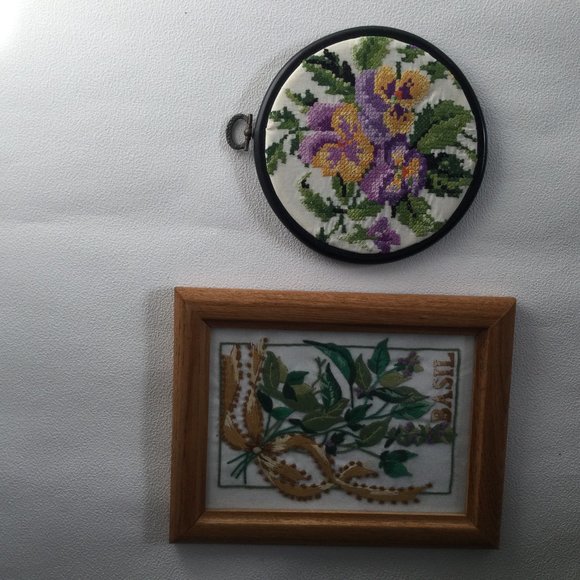 Two embroidery and cross stitch wall decors rectangle and round small - Picture 1 of 4